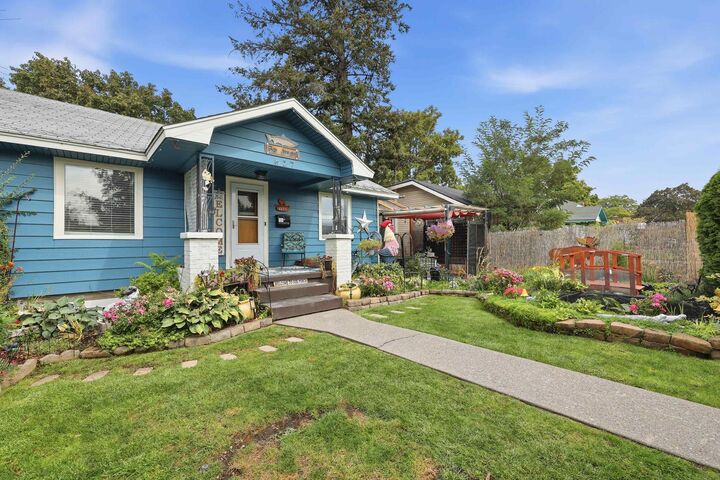 Property Photo:  627 E Empire Ave  WA 99207 