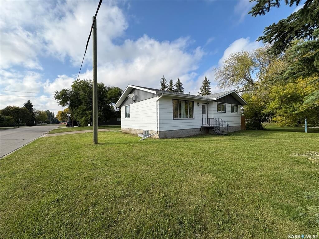 Property Photo:  302 Pitt Street  SK S0A 3L0 