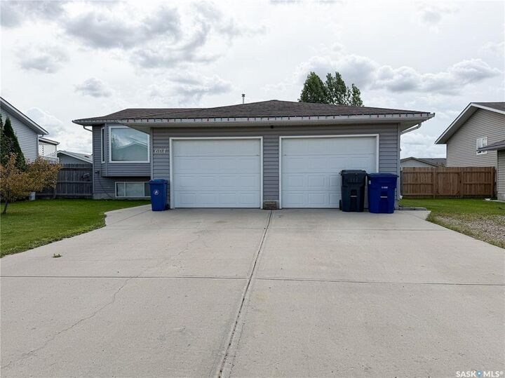Property Photo: 604 7th Avenue W SK S9X 1B1