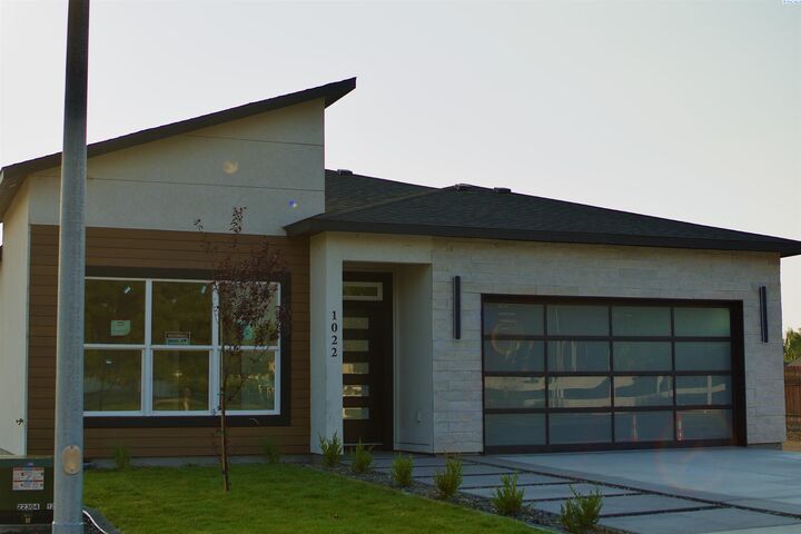 Property Photo:  1022 Rd 64  WA 99301 
