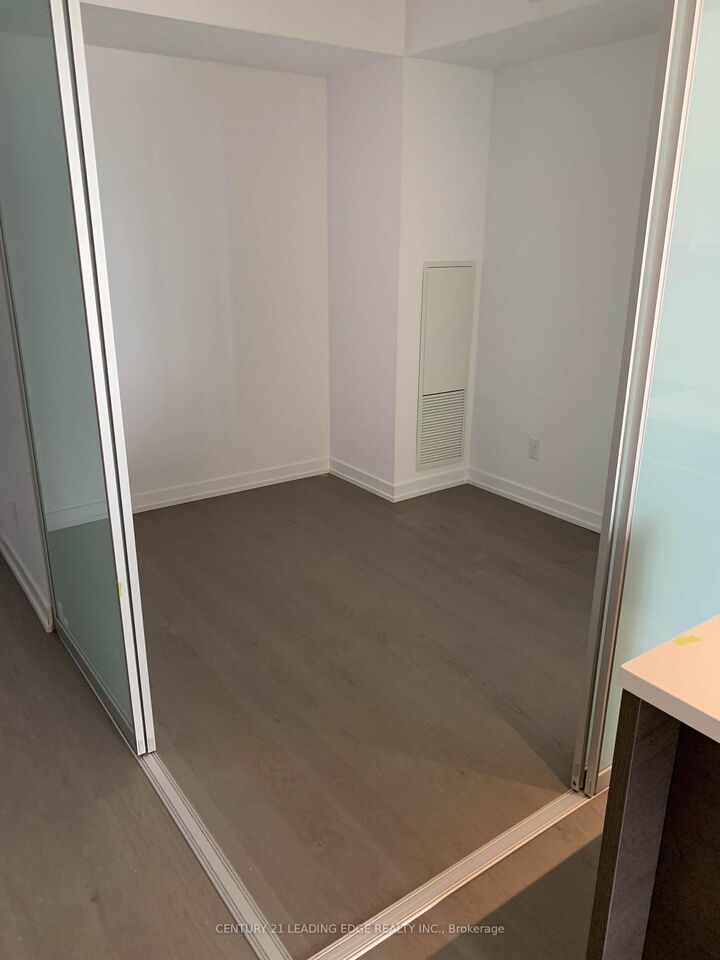 Property Photo:  488 University Avenue 3301  ON M5G 0C1 