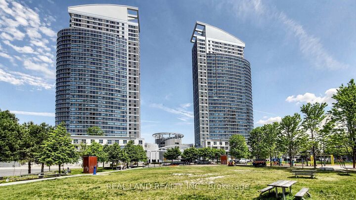 Property Photo:  38 Lee Centre Drive 1809  ON M1H 3J7 