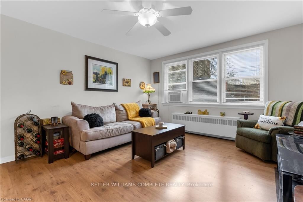 Property Photo:  4 Robinson Street 14  ON L8P 1Y5 