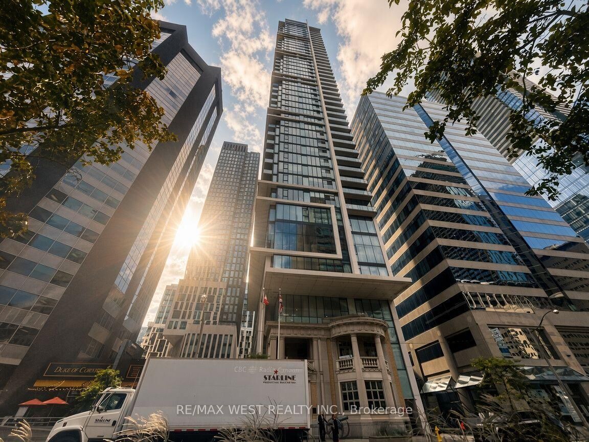 Property Photo:  426 University Avenue 909  ON M5G 1S9 