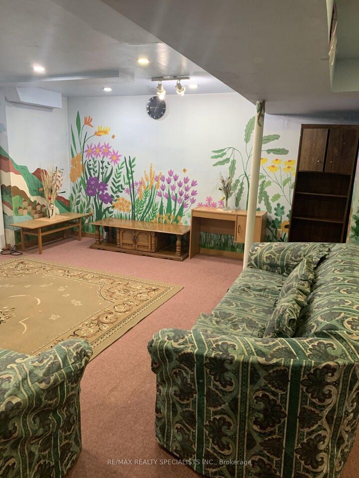 Property Photo: 141 Yorkland Road Lower ON L4S 1C5