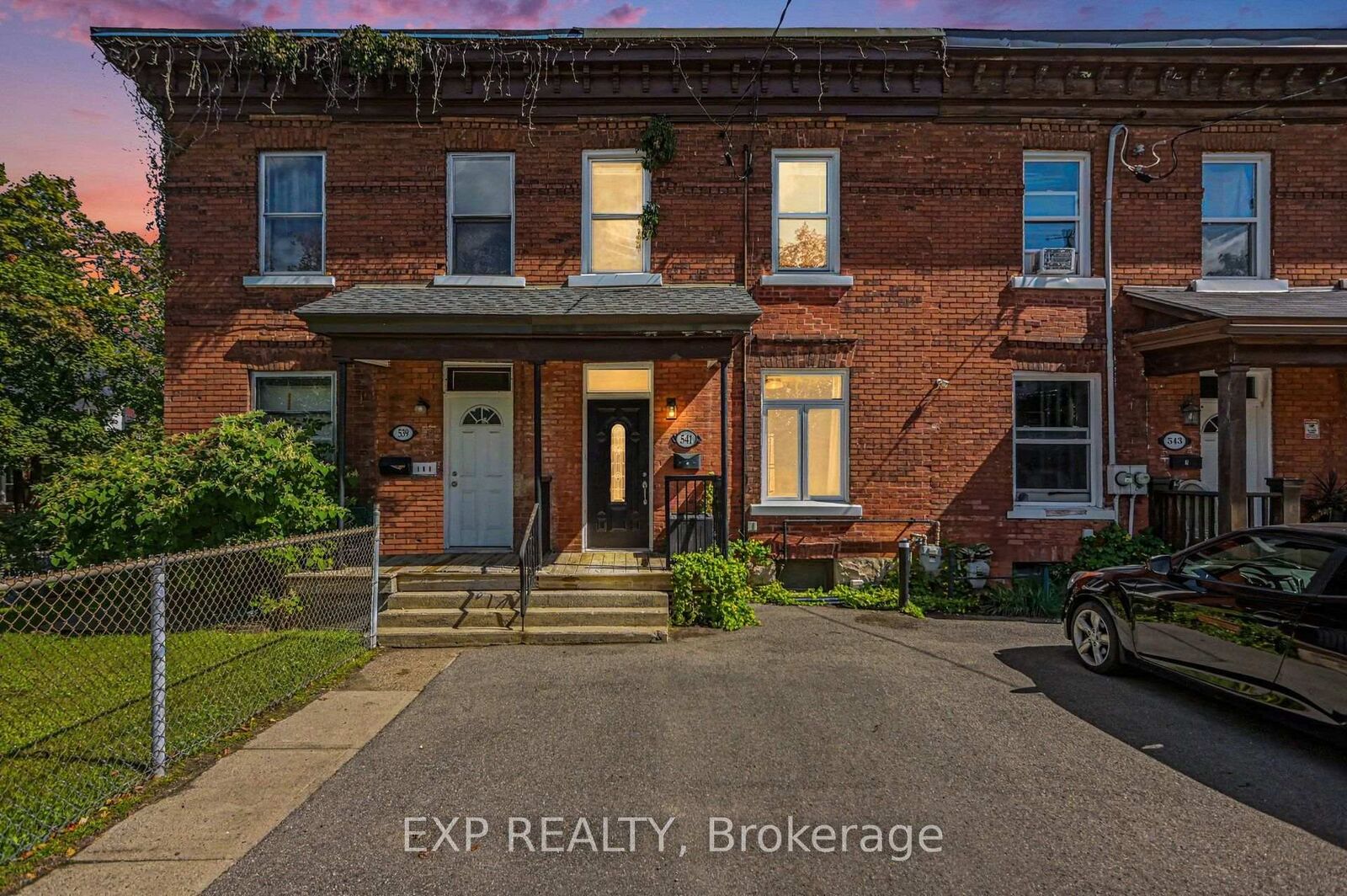 Property Photo:  541 Bay Street  ON K1R 6B6 