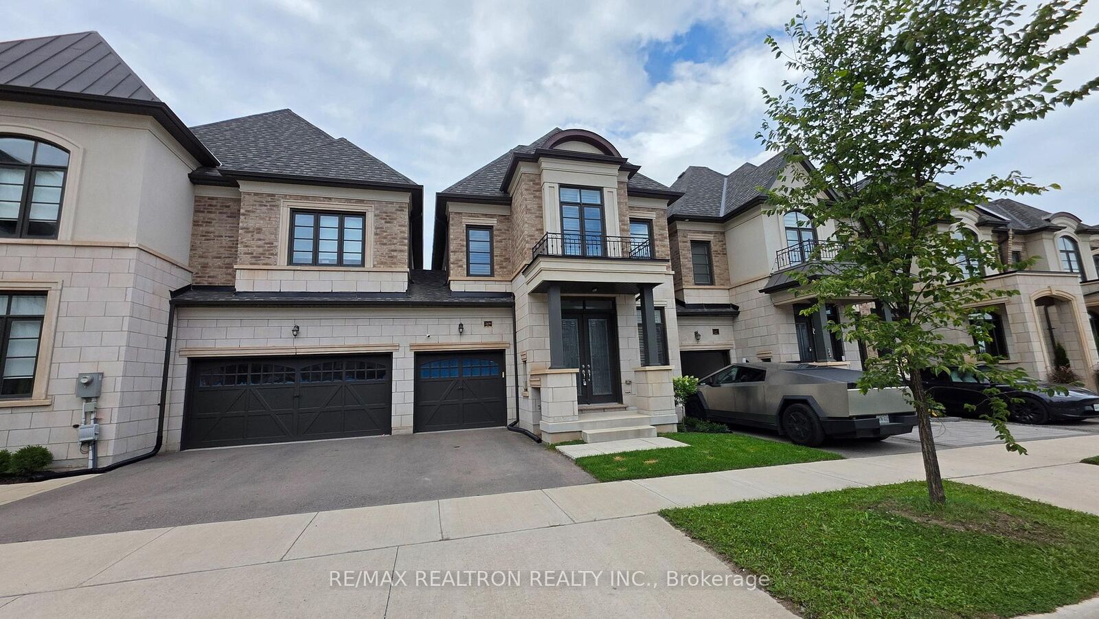 Property Photo:  2459 Saw Whet Boulevard  ON L6M 5L4 