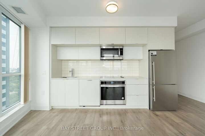 Property Photo:  585 Bloor Street E 3222  ON M4W 0B3 