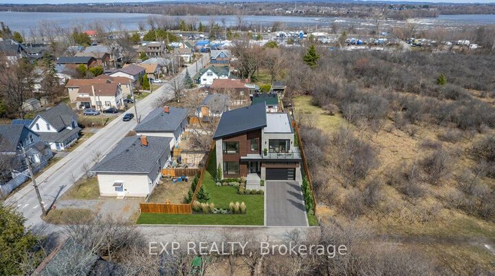 Property Photo:  2723 Rowatt Street  ON K2B 5W4 