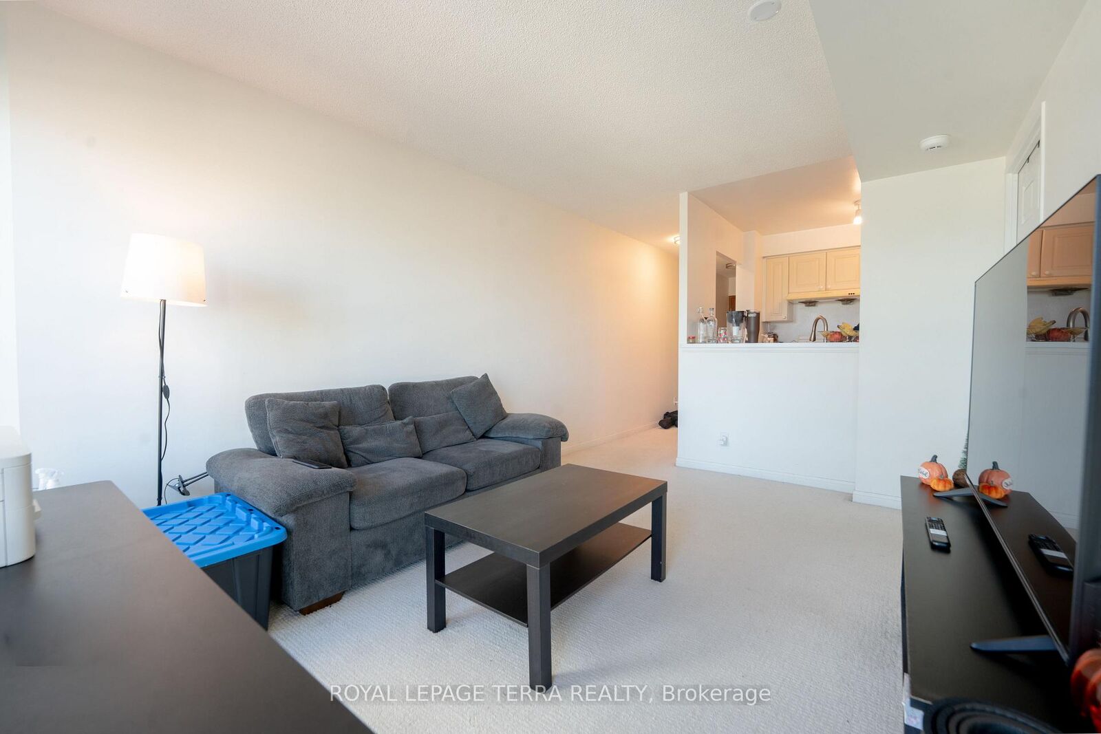 Property Photo:  8 Lee Centre Drive 915  ON M1H 3H8 