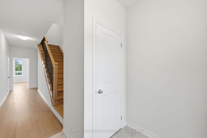 Property Photo:  53 Upper Paradise Way  ON L1P 0S2 