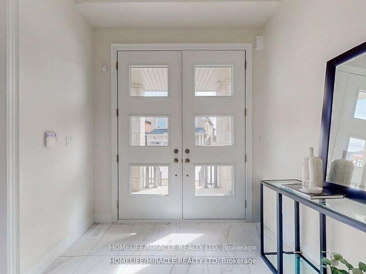 Property Photo: 25 Joiner Circle ON L4A 4W9