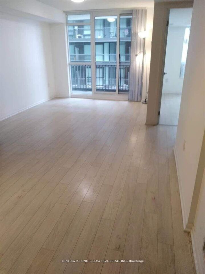 Property Photo:  3091 Dufferin Street 423  ON M6A 3C8 