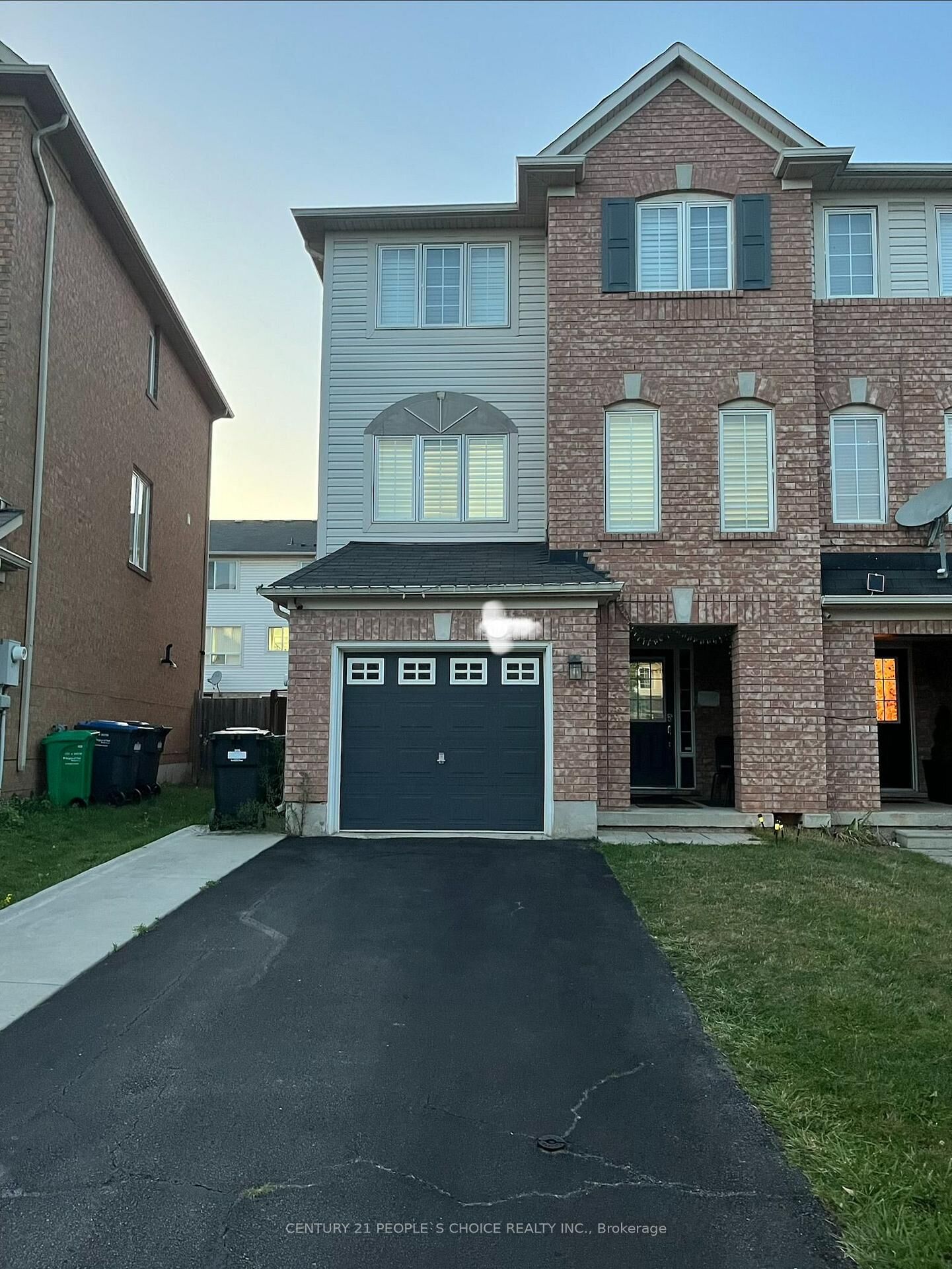 Property Photo:  117 Decker Hollow Circle  ON L6X 0L4 