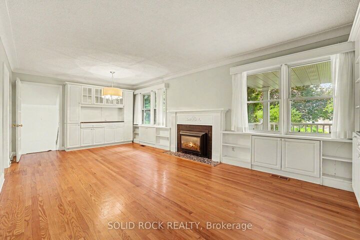 Property Photo:  889 Mountainview Avenue  ON K2B 5G1 