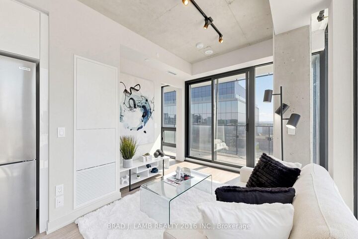 Property Photo:  284 King Street E 2004  ON M5A 1K4 