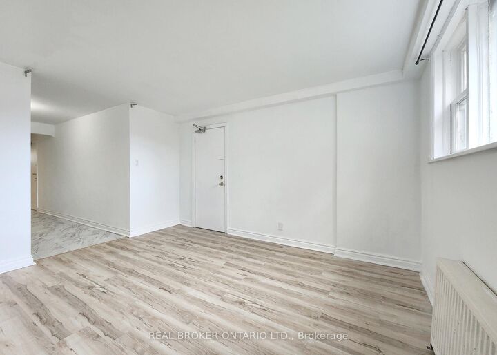 Property Photo:  388 Winona Drive 1  ON M6C 3T5 
