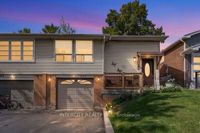 Property Photo:  202 Collings Avenue  ON L3Z 1W1 
