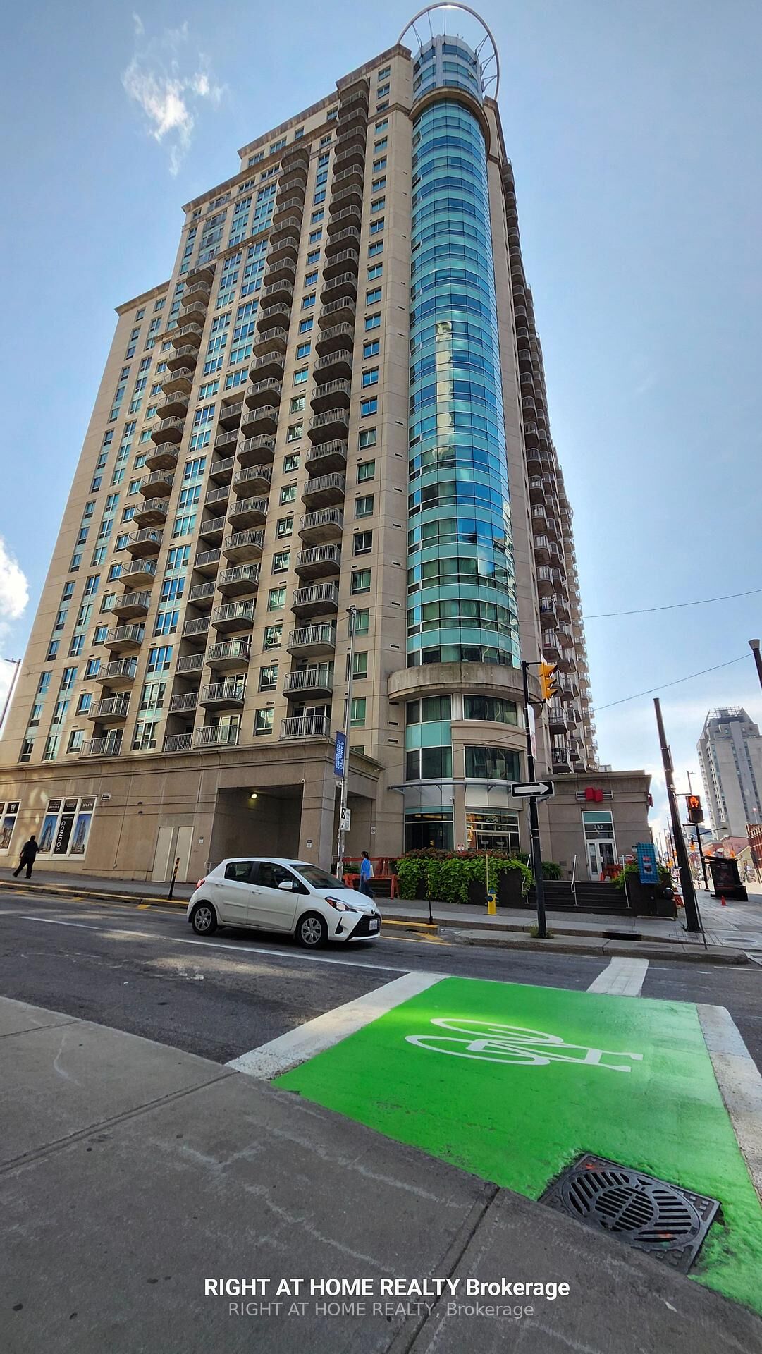 Property Photo:  234 Rideau Street 1104  ON K1N 0A9 