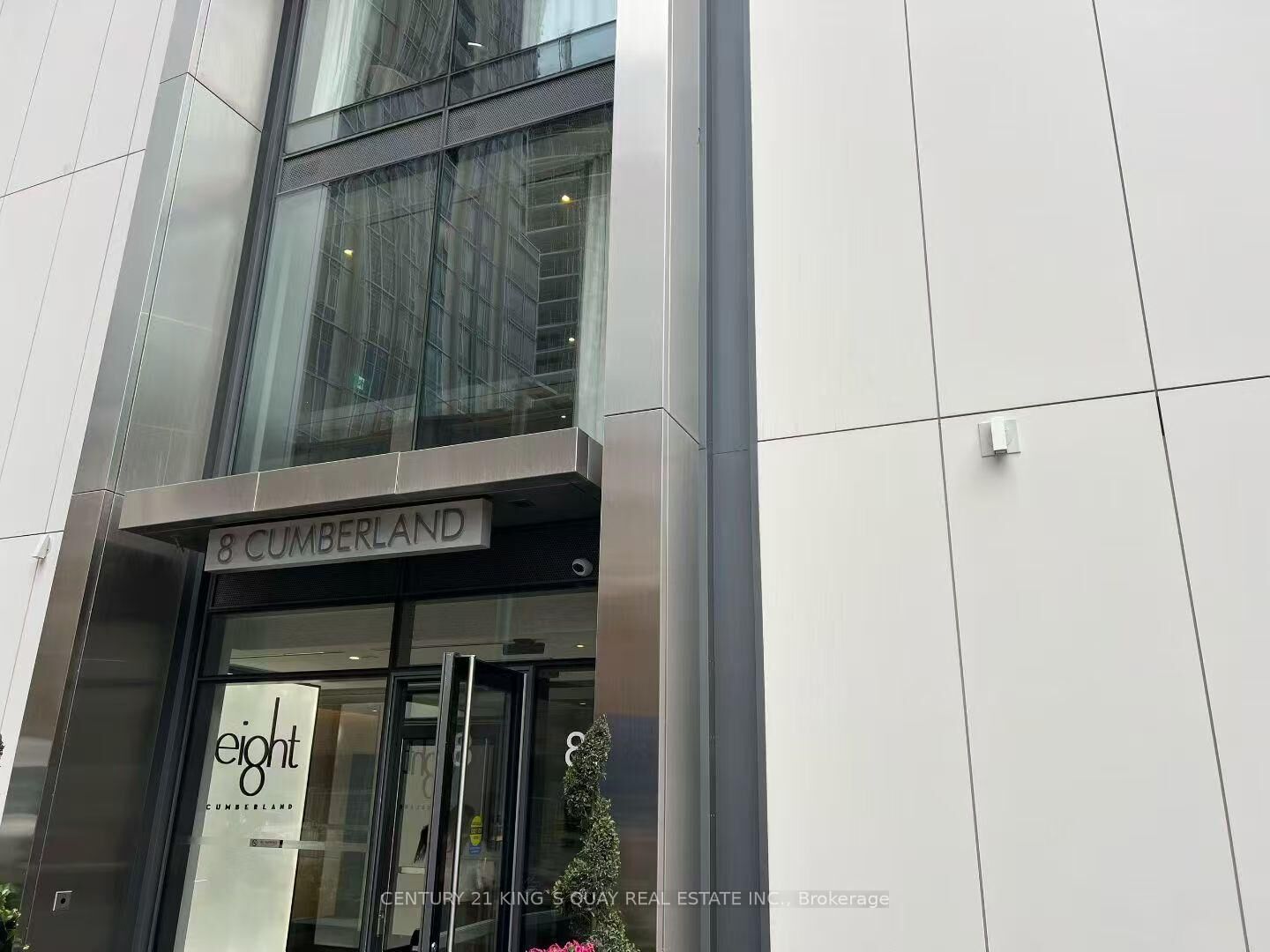 Property Photo: 8 Cumberland Street 1505 ON M4W 0B6