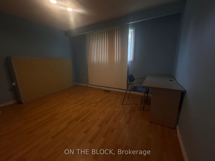 Property Photo:  33 Harrington Crescent  ON M2M 2Y6 