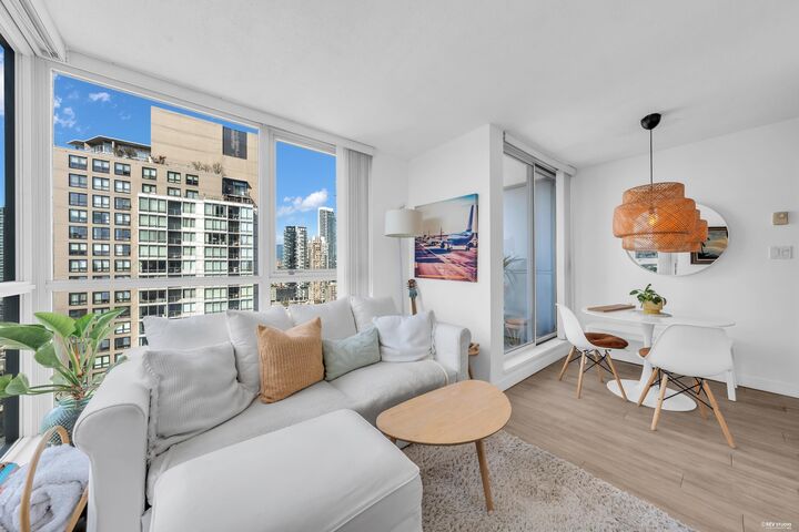 Property Photo: 1408 Strathmore Mews 3005 BC V6Z 3A9