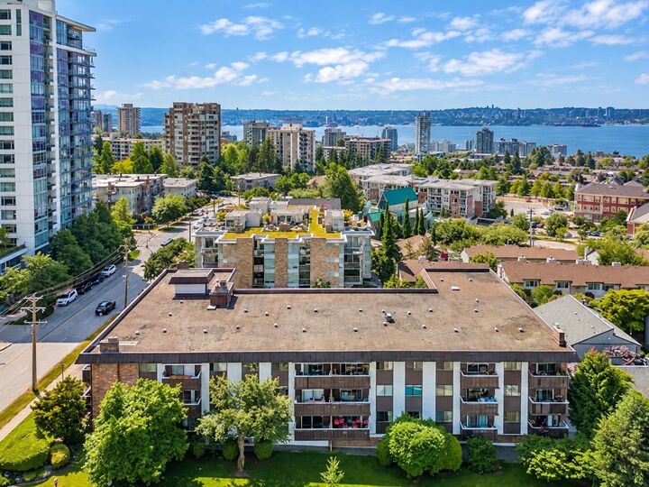 Property Photo:  1345 Chesterfield Avenue 202  BC V7M 2N1 