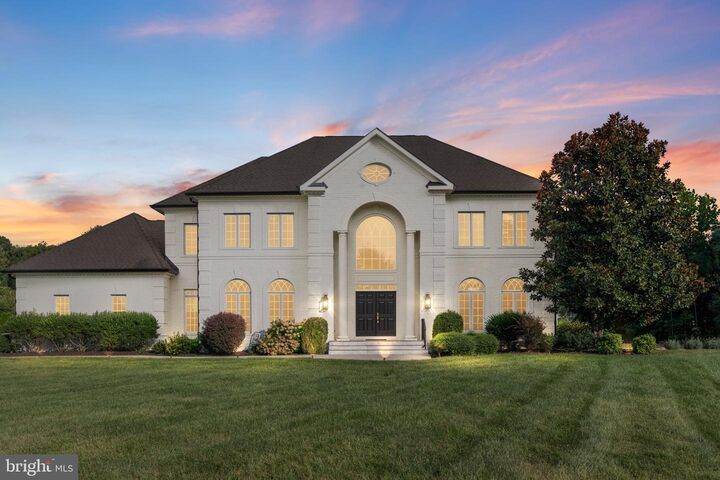 Property Photo: 40163 Beacon Hill Drive VA 20176