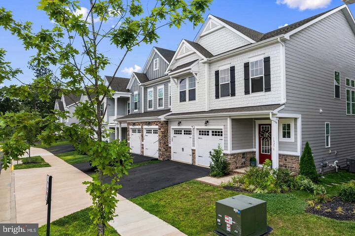 Property Photo:  18270 Moss Garden Road  VA 22026 