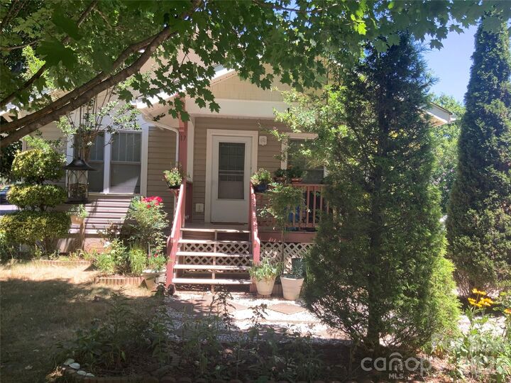 Property Photo: 17 Buttonwood Court NC 28806