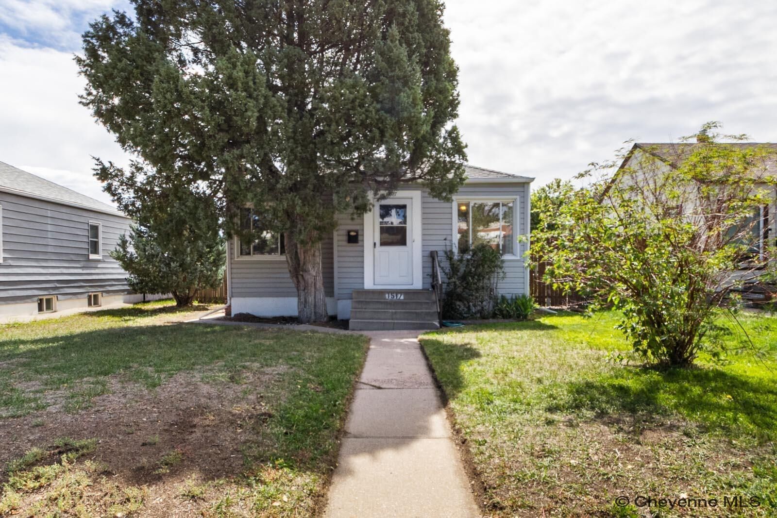 Property Photo: 1517 E 16th St WY 82001
