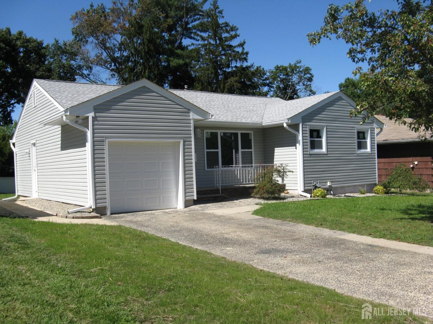 Property Photo:  27 Violet Terrace  NJ 08850 