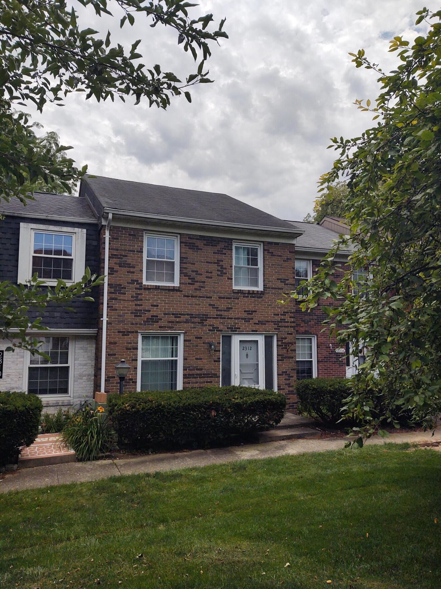Property Photo: 2312 Hardesty Court OH 43204