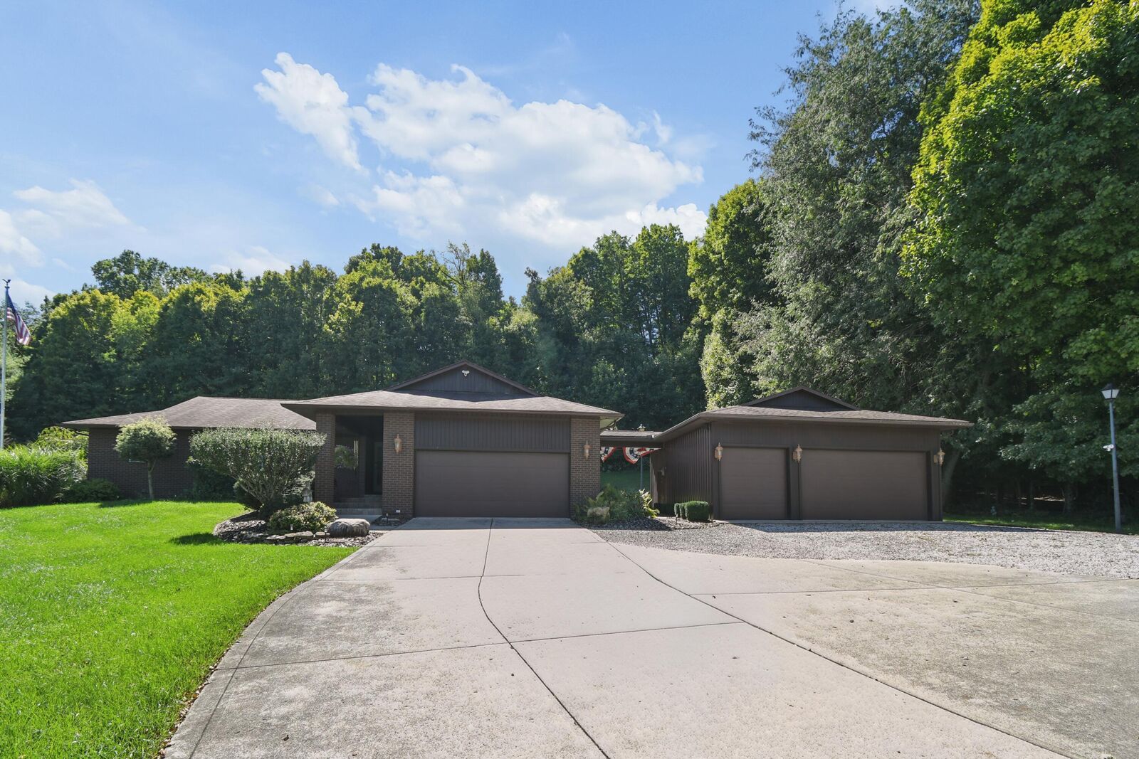 Property Photo: 819 Briarhill Drive OH 43055