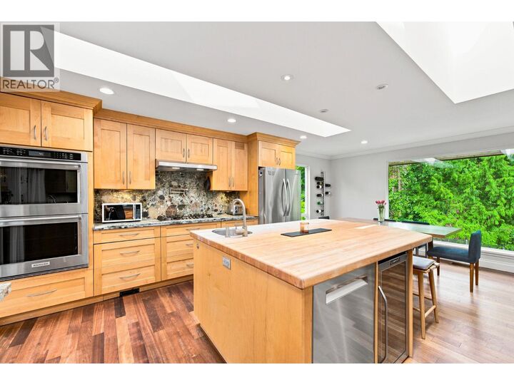 Property Photo:  2360 Mackay Avenue  BC V7P 2M9 