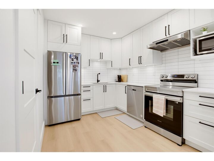 Property Photo:  166 Springfield Drive  BC V4W 3K8 