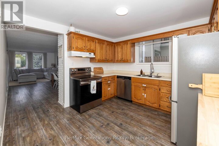 Property Photo: 282 Algoma Street North ON P7A 5A6