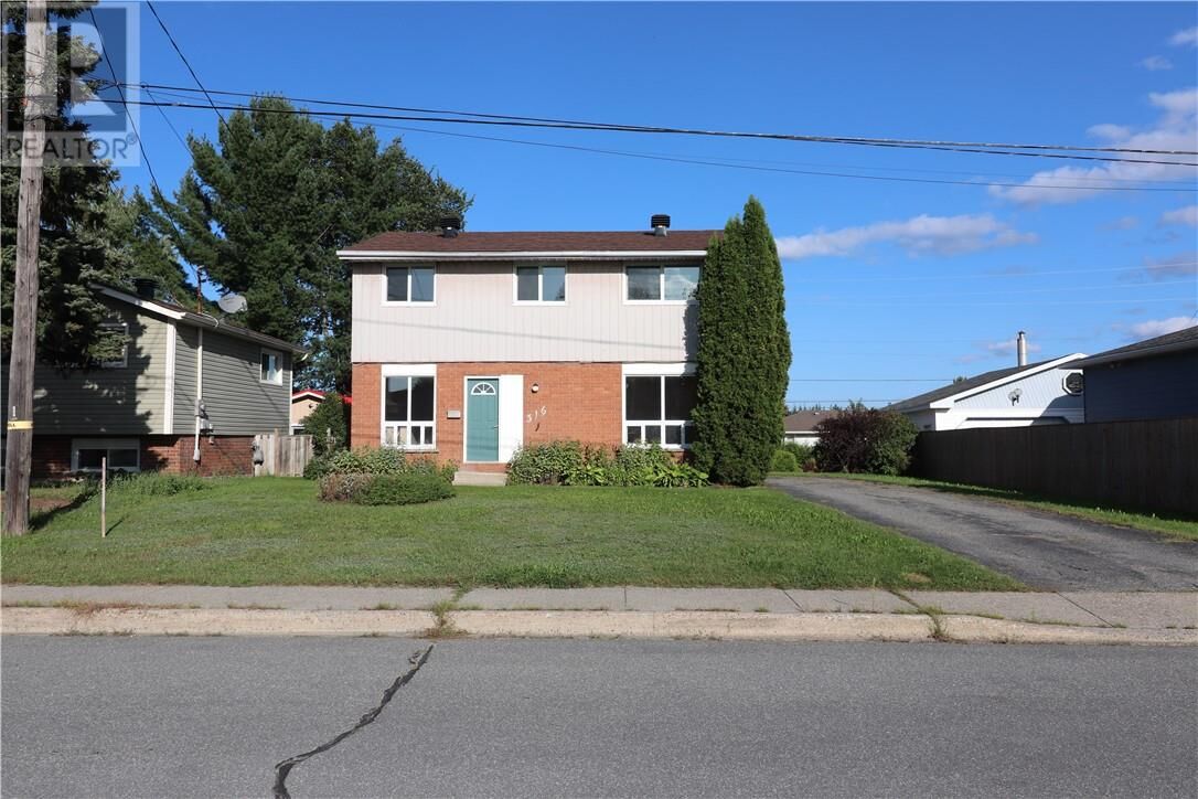Property Photo:  316 Catherine Drive  ON P3L 1G7 