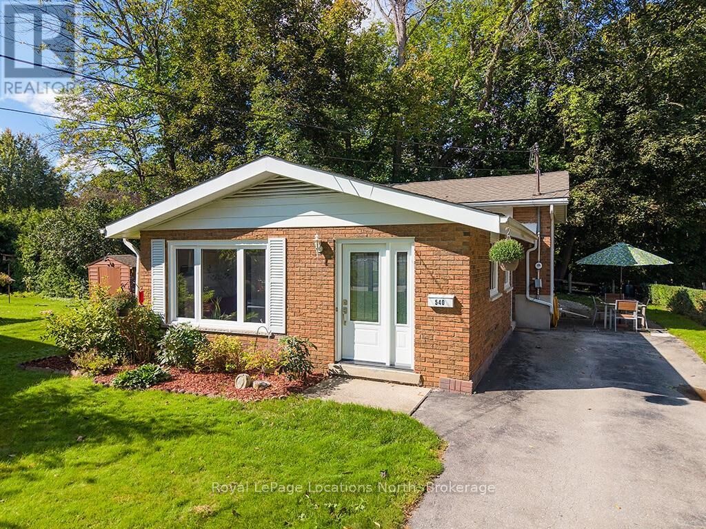 Property Photo:  540 6th Avenue East  ON N4K 2V2 