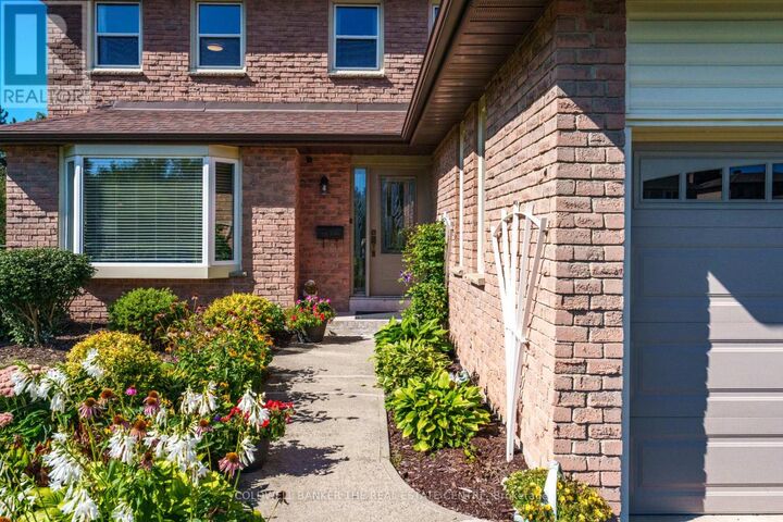 Property Photo:  893 Arnold Crescent  ON L3Y 2E4 