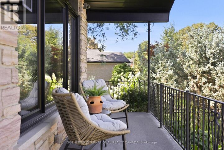 Property Photo:  420 Abington Avenue  ON L5A 1L7 