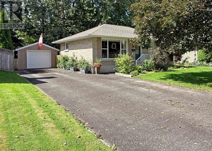 Property Photo:  93 North Park Crescent  ON N4S 7M1 