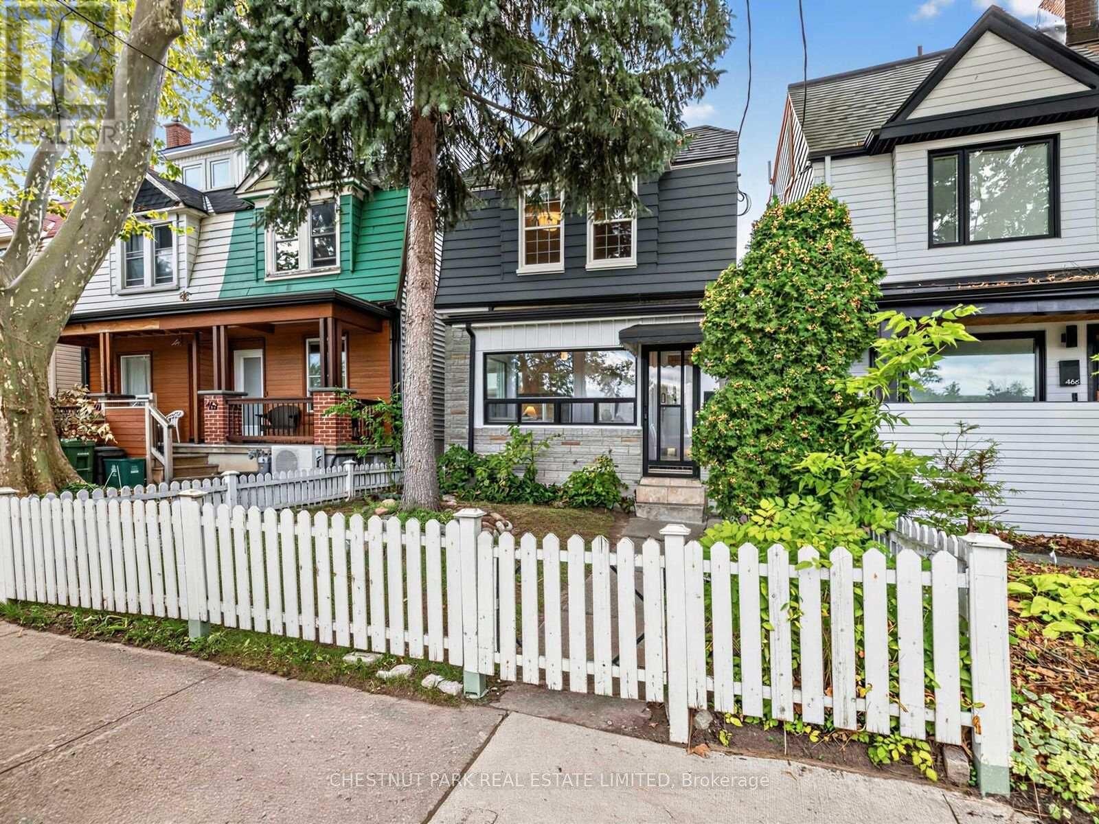 Property Photo:  464 Montrose Avenue  ON M6G 3H1 