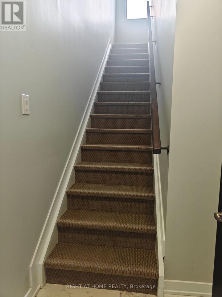 Property Photo:  1332 Thames Street C  ON K1Z 7N4 