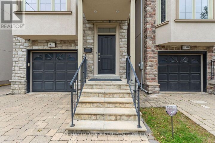 Property Photo:  192 Erskine Avenue  ON M4P 1Z4 