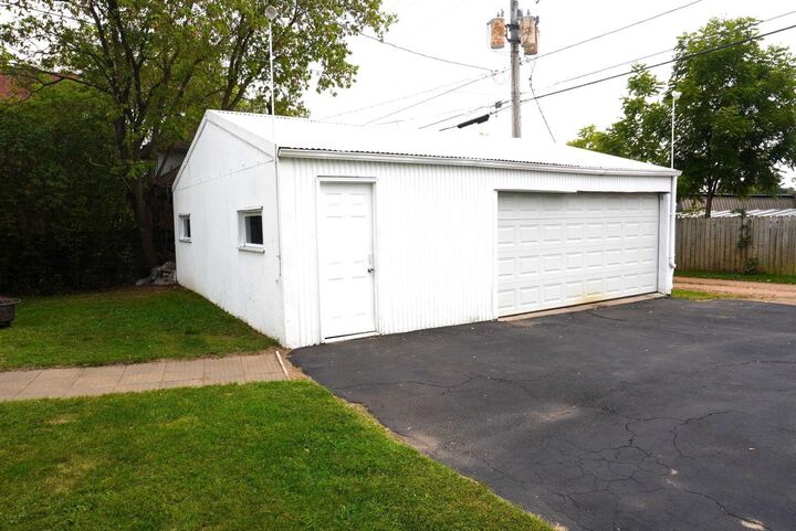 Property Photo:  1605 E Main Street  WI 54452 