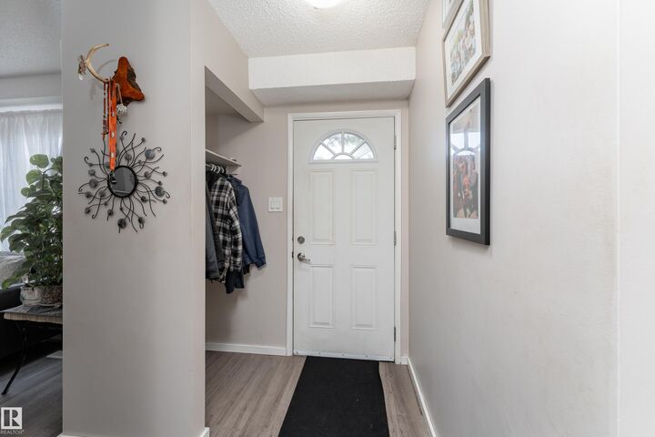 Property Photo:  66 Willowdale Place NW  AB T5T 1Z4 