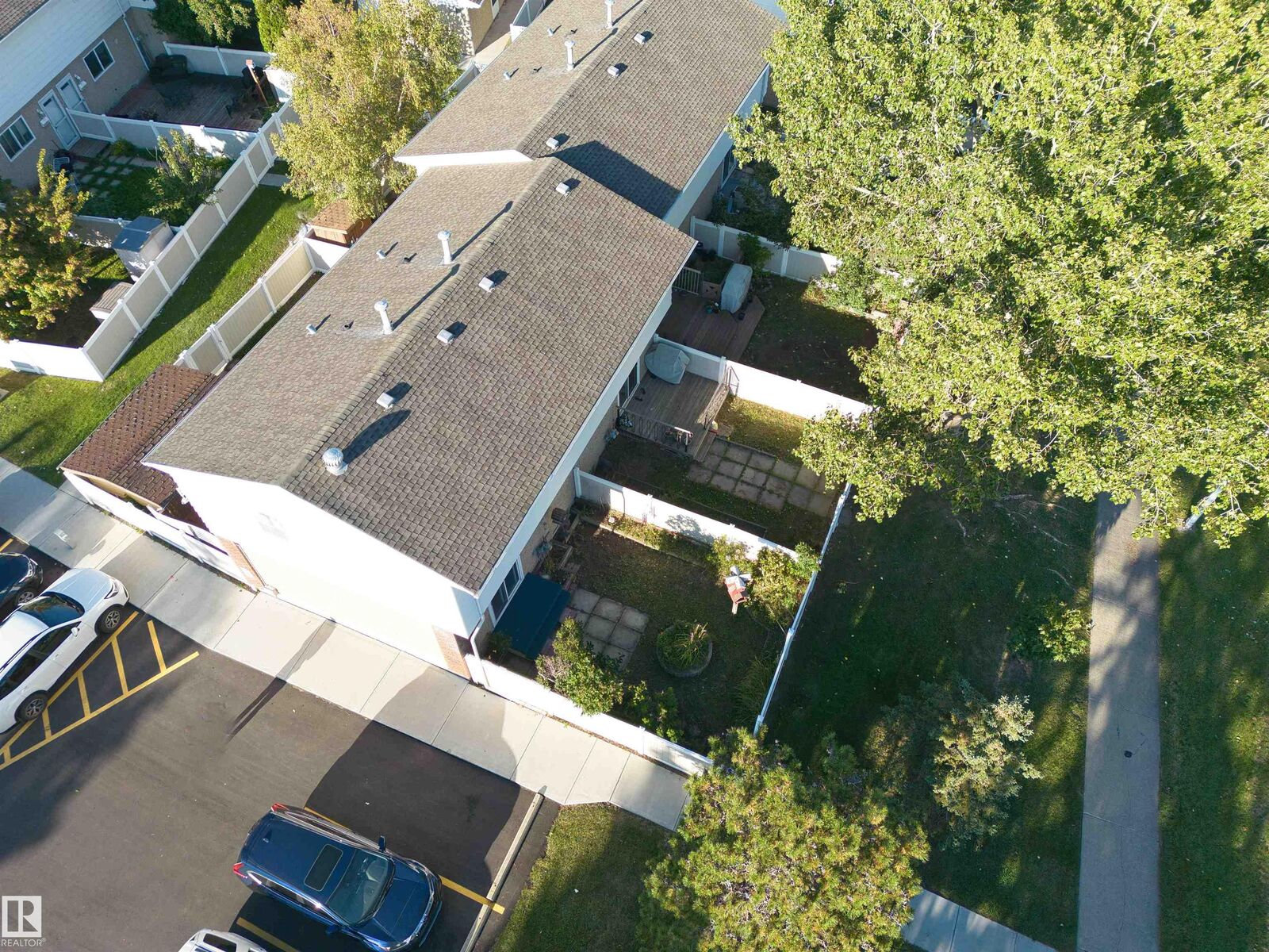 Property Photo:  7743 37 Avenue NW  AB T6K 1T9 