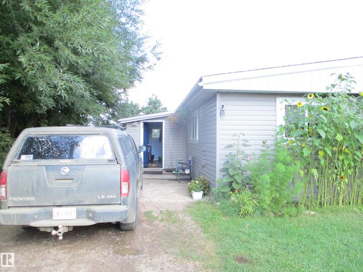 Property Photo:  5022 51 Avenue  AB T0B 2G0 