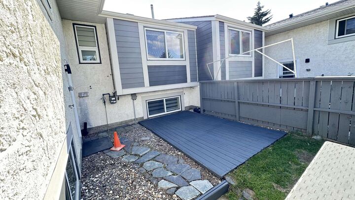 Property Photo:  633 Willow Court NW  AB T5T 2K7 